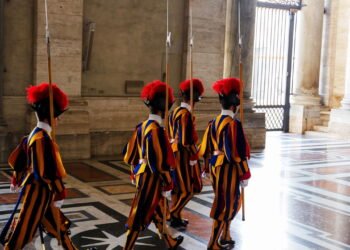 Conheça detalhes sobre a guarda responsável por proteger o Papa