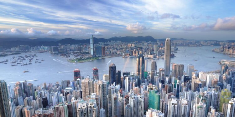 Conheça a cidade onde ruas são substituídas por escadas rolantes