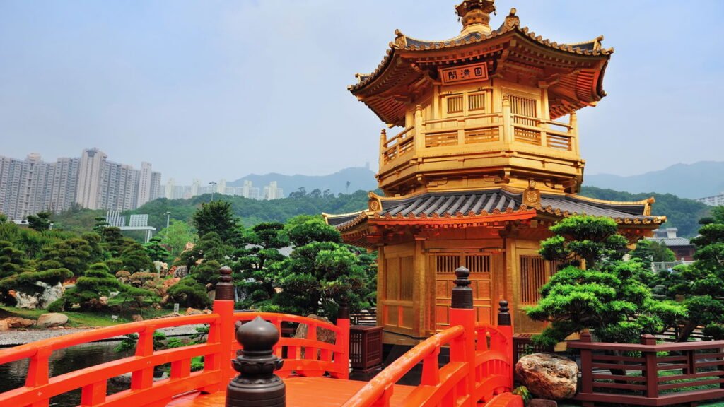 Conheça a cidade onde ruas são substituídas por escadas rolantes