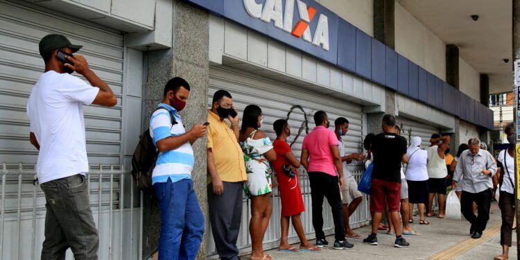 Suspensão da antecipação de benefícios do INSS pega trabalhadores de surpresa