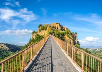 Essa vila italiana sobrevive com apenas 10 habitantes e nenhuma loja