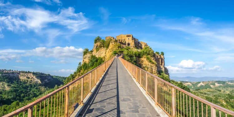 Essa vila italiana sobrevive com apenas 10 habitantes e nenhuma loja