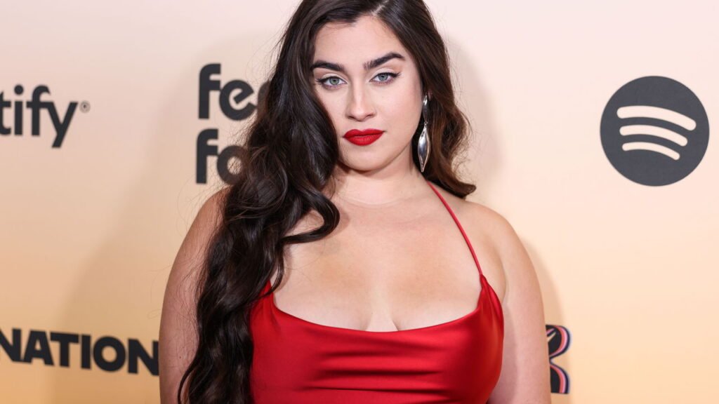 Quanto é o patrimônio da cantora ex-integrante do Fifth Harmony?