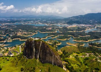 Conheça a cidade onde os ônibus param para os passageiros comprarem pão