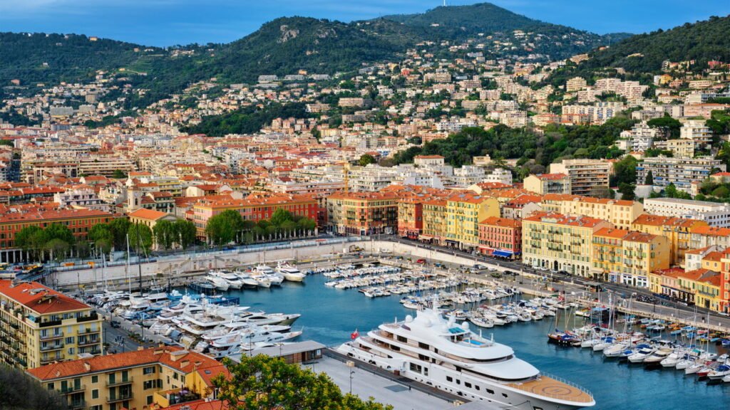 Conheça a cidade onde os idosos ditam o ritmo da cidade