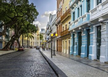 Essa cidade do sertão nordestino foi toda pintada de azul para amenizar o calor