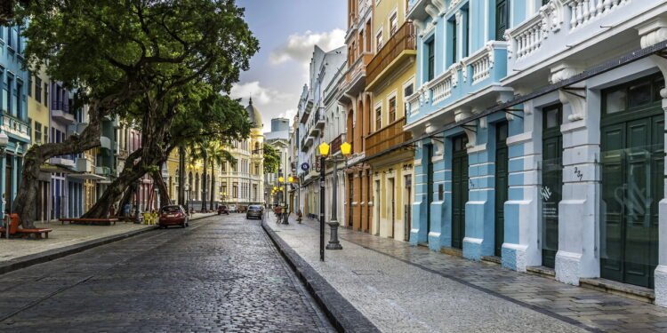 Essa cidade do sertão nordestino foi toda pintada de azul para amenizar o calor