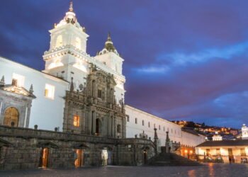 Conheça a cidade onde escadas foram transformadas em “trilhas históricas”