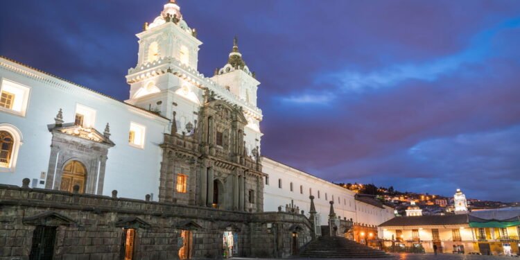 Conheça a cidade onde escadas foram transformadas em “trilhas históricas”