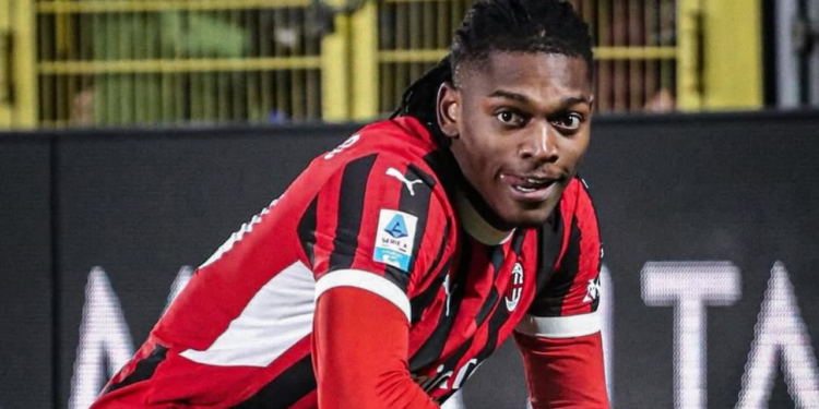 Rafael Leão é uma estrela em ascensão no futebol, mas com patrimônio milionário