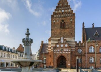 Conheça a cidade onde os telhados funcionam como pistas de corrida