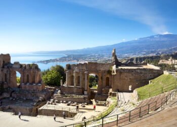 Essa vila italiana vende casas por 1 euro para não desaparecer do mapa