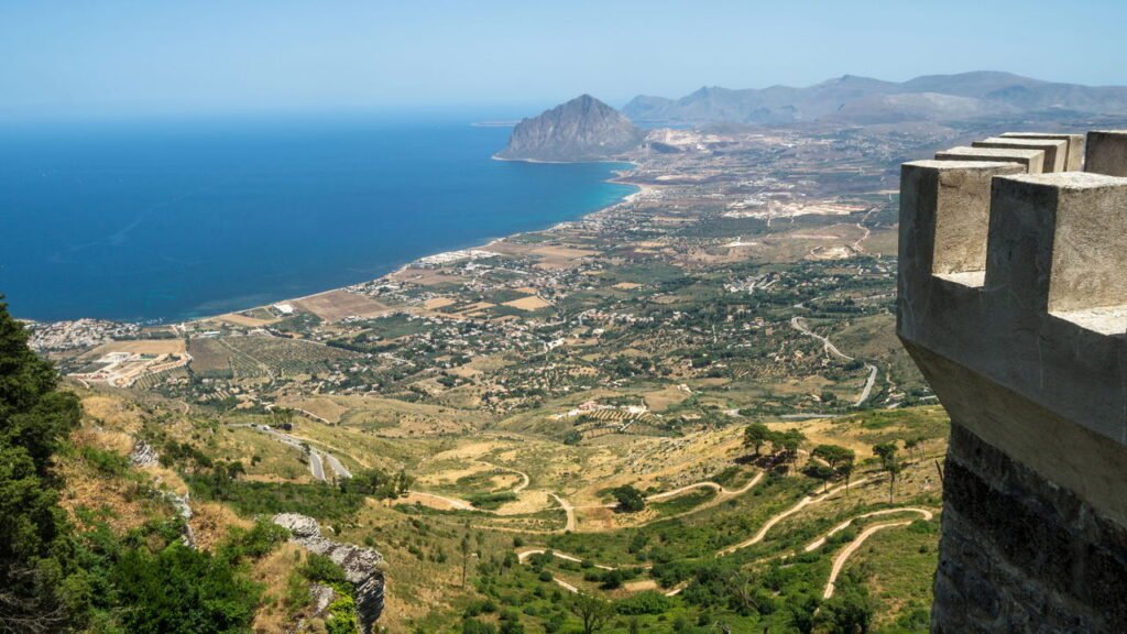 Essa vila italiana vende casas por 1 euro para não desaparecer do mapa