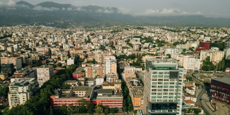 Conheça a cidade onde casas são pintadas conforme o humor dos moradores