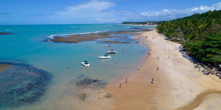 Essa cidade com praia virou desejo de todos os brasileiros