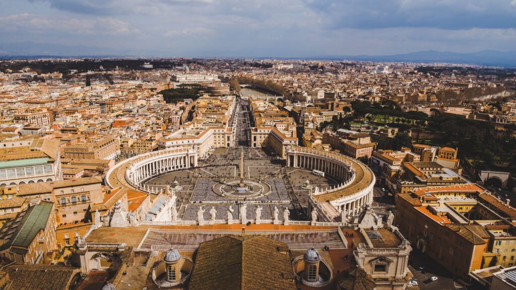 Quem foi o primeiro Papa eleito? Veja como começou