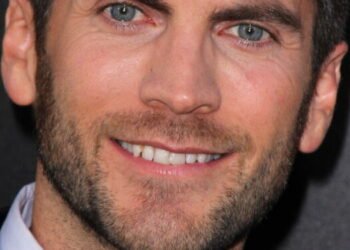 Saiba como esse ator saiu de uma dívida de 400 mil para um império em Hollywood