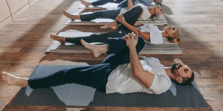 Os alongamentos essenciais para você construir uma boa postura corporal