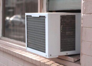 Passo a passo de como limpar um ar-condicionado de janela