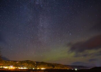Explosão solar pode causar show de auroras nesta semana, saiba como assistir