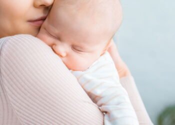 O chá poderoso que vai fazer seu bebê dormir a noite inteira