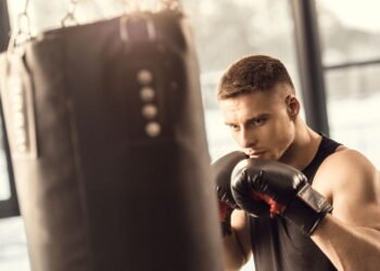 Monte seu próprio espaço para treinar boxe em casa seguindo esse simples passo a passo