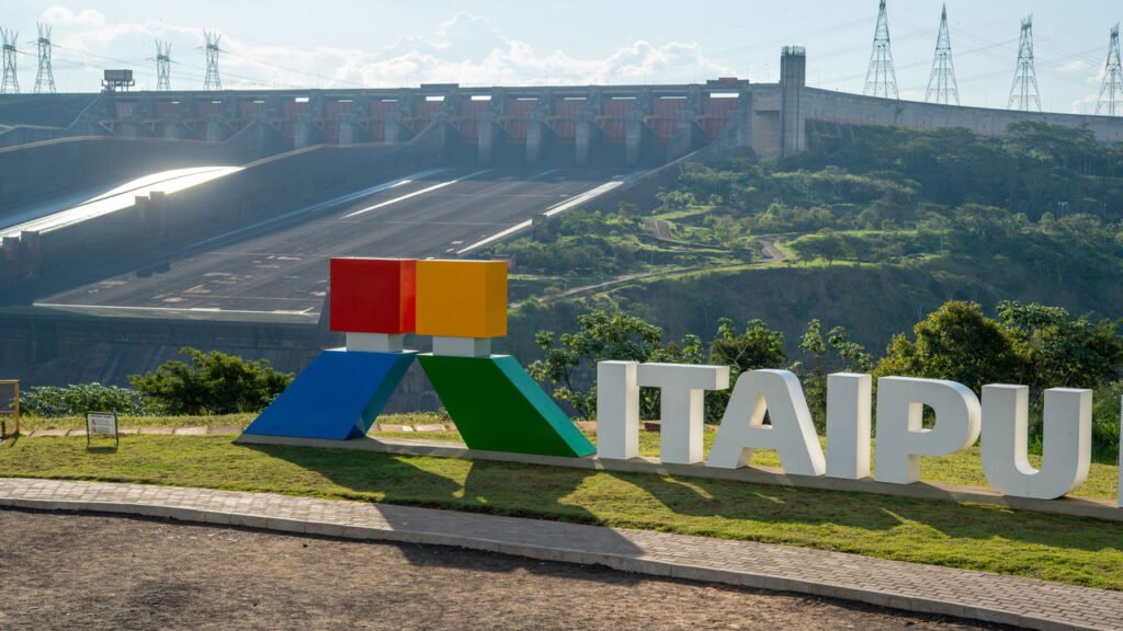 A cidade do Brasil que surpreende turistas por guardar uma das maravilhas naturais do planeta