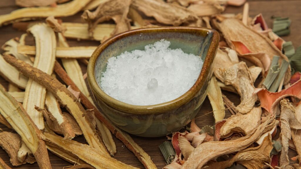 Cânfora no uso de dores musculares e até mesmo reumatismo