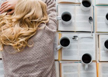 Cansado todos os dias mesmo dormindo bem? O que seu corpo quer dizer?