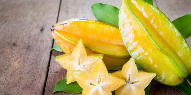 Como plantar carambola em casa mesmo com pouco espaço