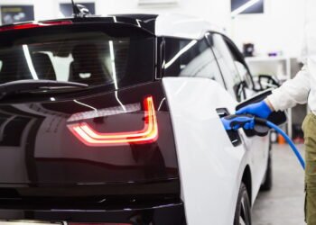 Carros elétricos sofrem desvalorização, veja modelos