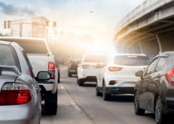 Lei do Farol começa a valer no Brasil, veja regras