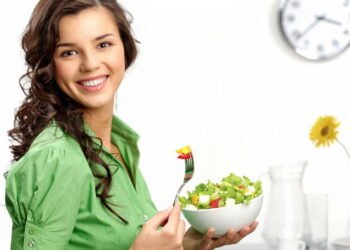 O efeito de trocar o jantar por salada em 3 noites por semana