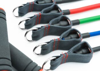 Treinar braço com elásticos está virando tendencia! Veja como executar um bom treino