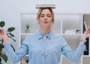 Esse exercício com uma perna melhora seu equilíbrio e evita quedas