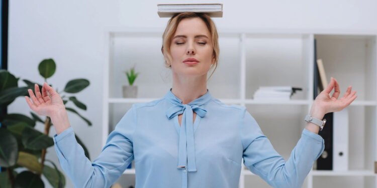 Esse exercício com uma perna melhora seu equilíbrio e evita quedas