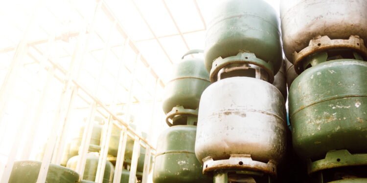 Auxílio gás volta a ser pago em abril, veja quem tem direito