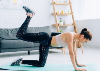 Os melhores exercícios para deixar o glúteo firme e definido em casa