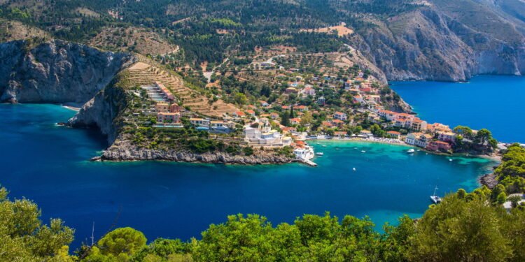 A ilha grega que vai mudar a sua visão sobre o Mediterrâneo