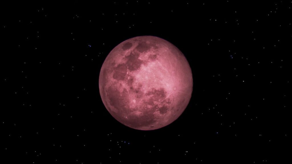 Não se assuste se ver uma "Lua Rosa" no céu neste domingo (13)