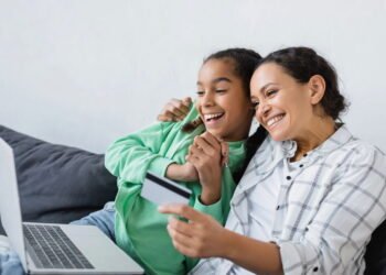 Auxílio Mãe Solteira: veja sobre o novo benefício de R$ 1.200