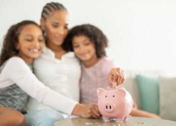 Auxílio Mãe Solteira: veja sobre o novo benefício de R$ 1.200