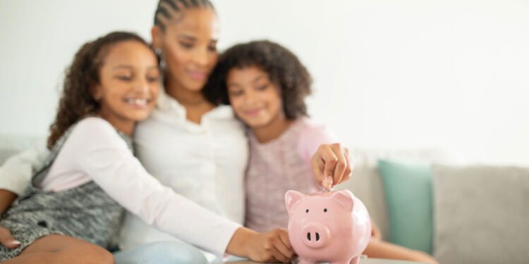 Auxílio Mãe Solteira: veja sobre o novo benefício de R$ 1.200