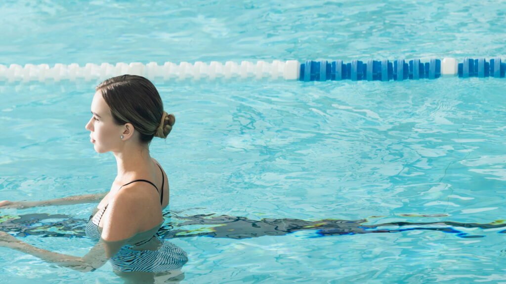 Natação supera corrida e academia? Estudos apontam qual exercício é mais completo
