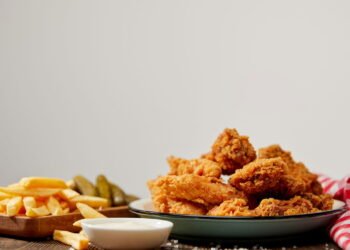 Cientistas criam nuggets em laboratório e surpreende