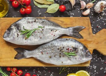 Comer peixe pode baixar o colesterol e melhor sua saúde do coração?