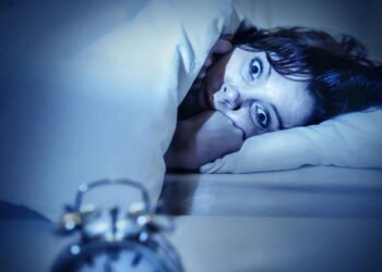 Usar o celular antes de dormir pode estar arruinando seu sono