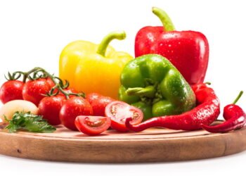 Aprenda como plantar pimentão colorido em casa com este passo a passo fácil e tenha frutos lindos, saborosos e sem agrotóxicos.