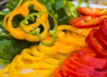 Aprenda como plantar pimentão colorido em casa com este passo a passo fácil e tenha frutos lindos, saborosos e sem agrotóxicos.