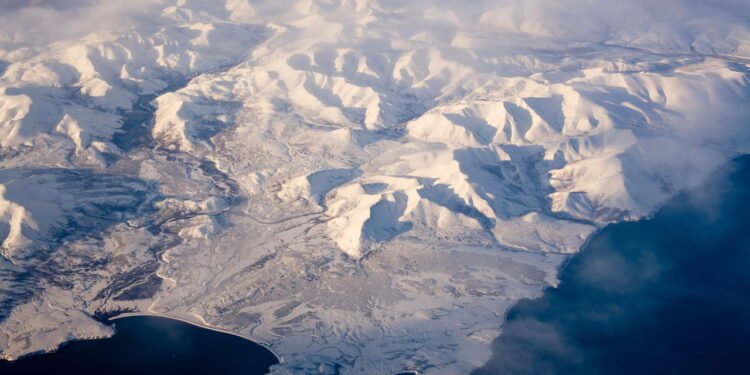 Polo Norte começa a mudar de lugar, veja projeção